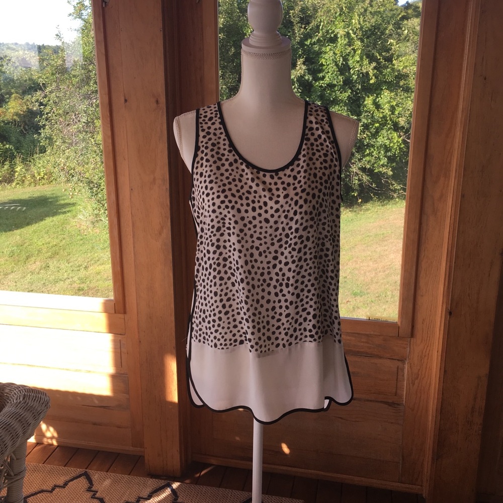 White & black patterned high low Loft tank size M
